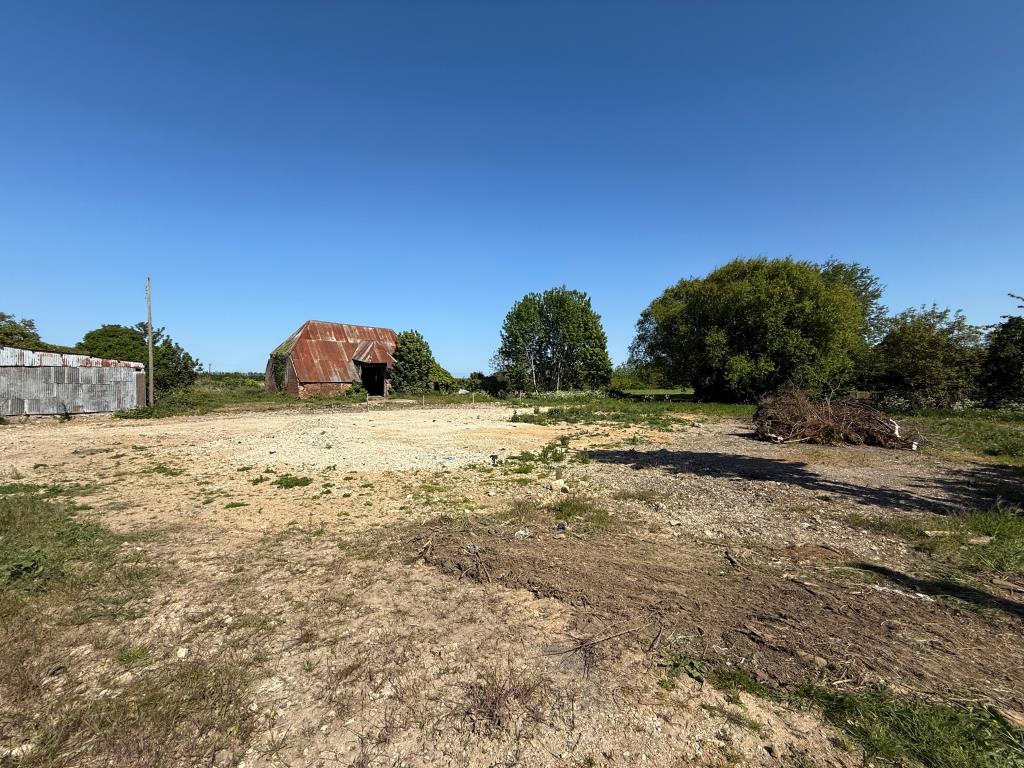 Lot: 48 - LAND WITH PLANNING FOR TWO DETACHED DWELLINGS - Land